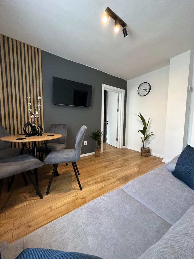 Modern Cozy Apartment Zalău Esterno foto