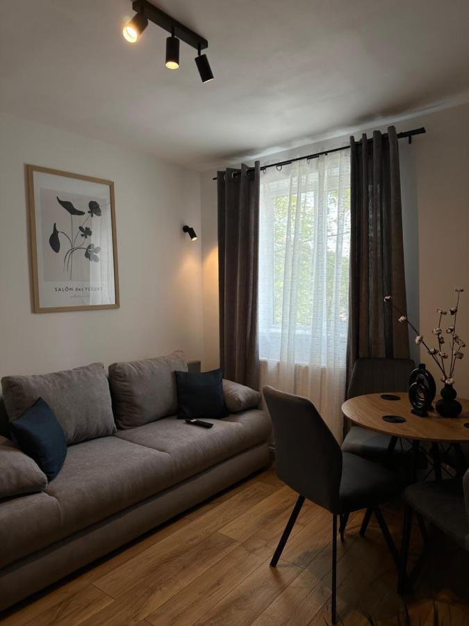 Modern Cozy Apartment Zalău Esterno foto
