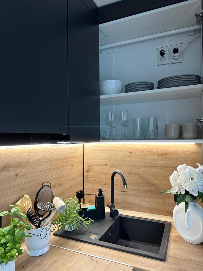 Modern Cozy Apartment Zalău Esterno foto